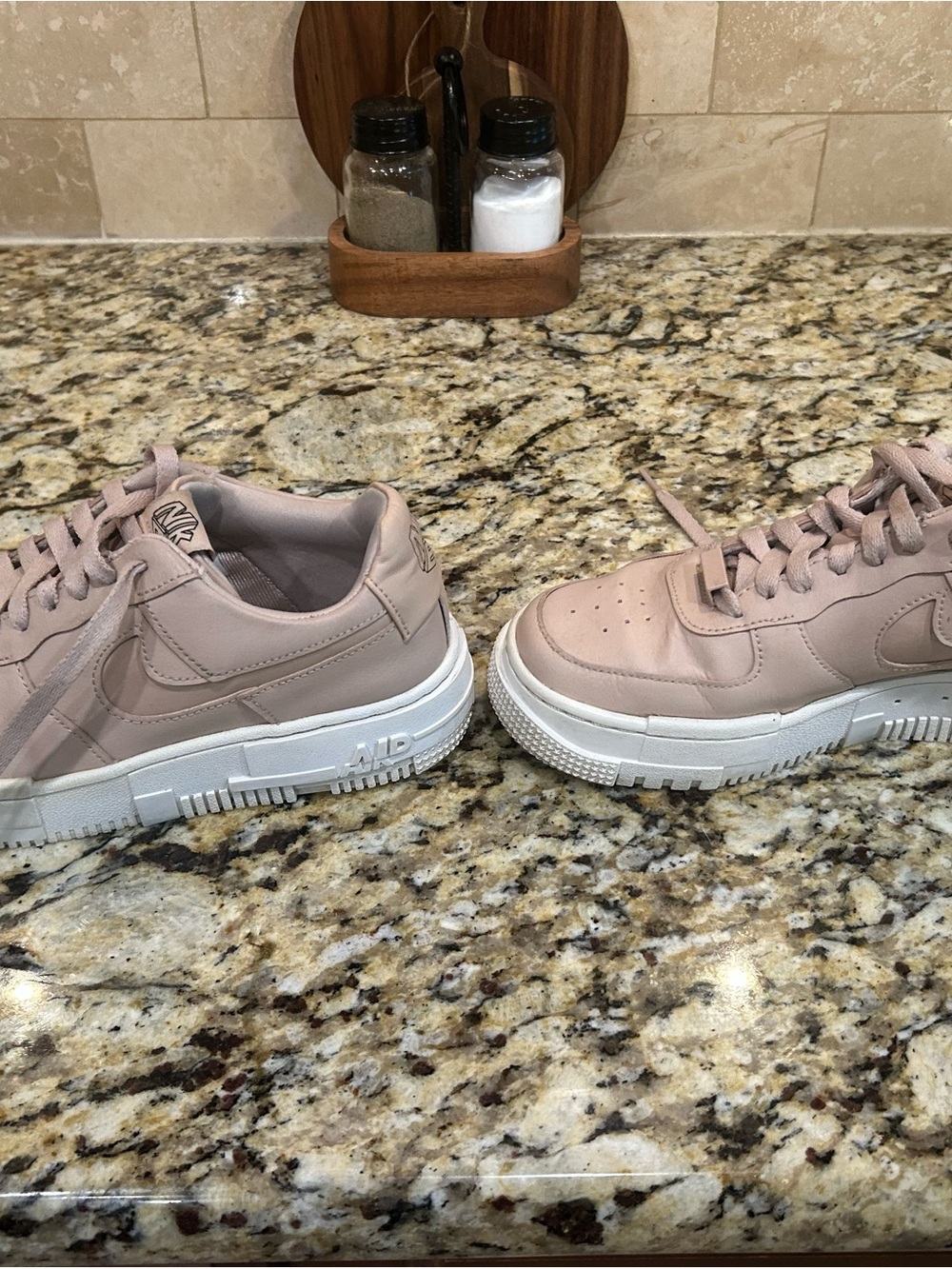 Nike Air Force 1 Pixel Athletic Lace Up Platform Shoe Women’ 6.5 Beige Pink - Picture 3 of 9